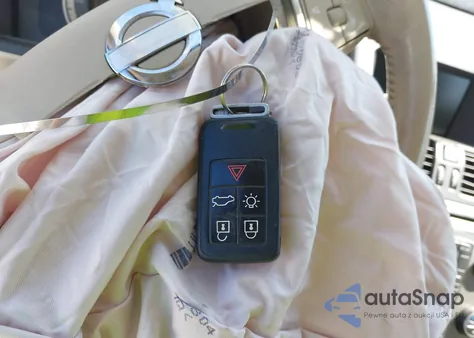 2011 Volvo Xc60 T6/T6 R-Design z USA, uszkodzony, nr VIN YV4902DZ8B2182868